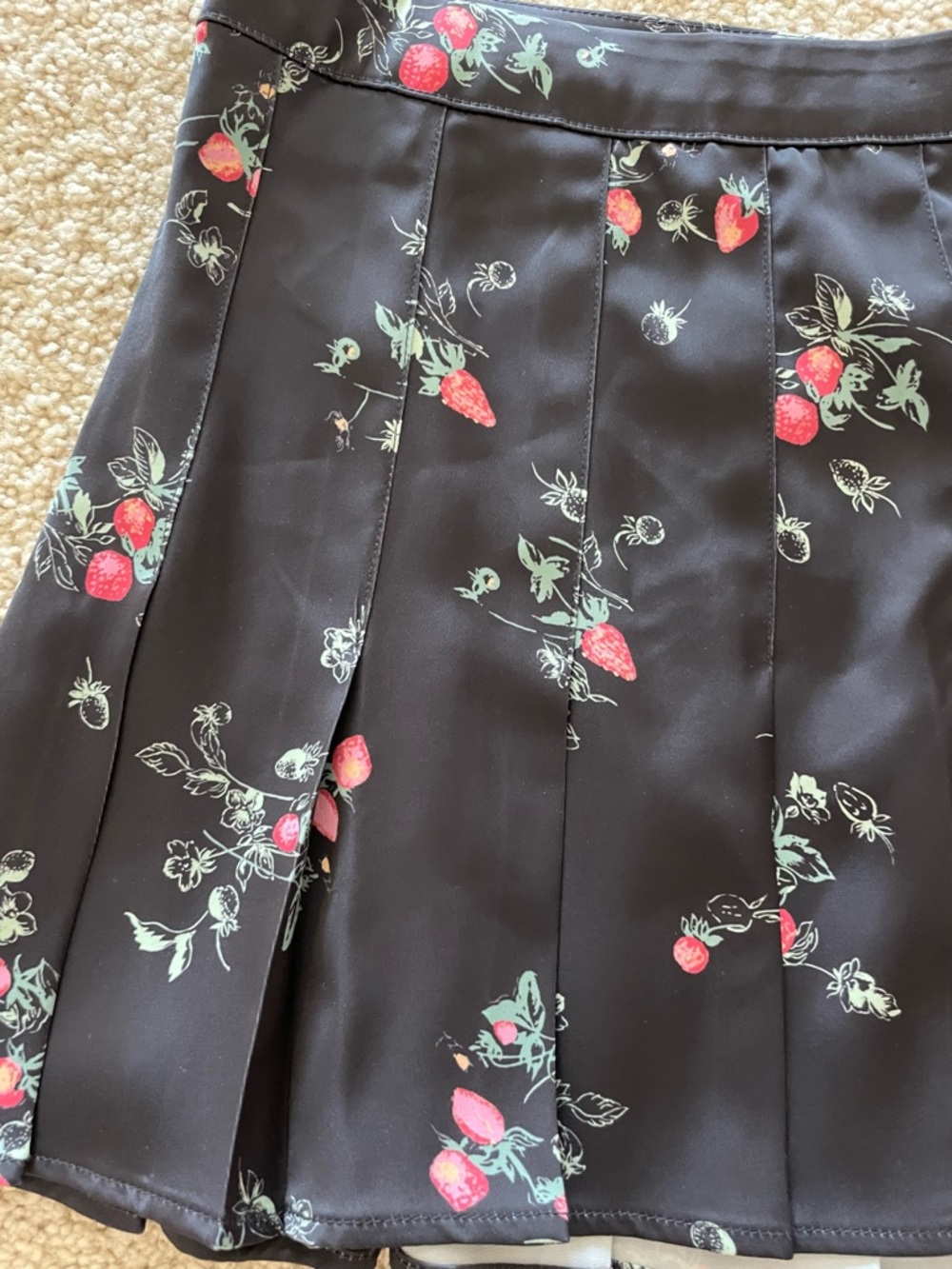 Kimchi Blue Black Floral Pleated Skirt - Picture 2 of 3